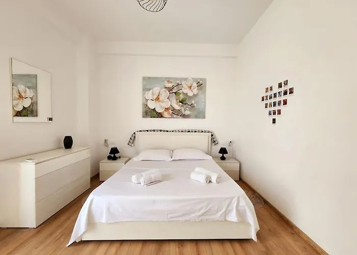 Deluxe For Three 24h Check In * Tirana